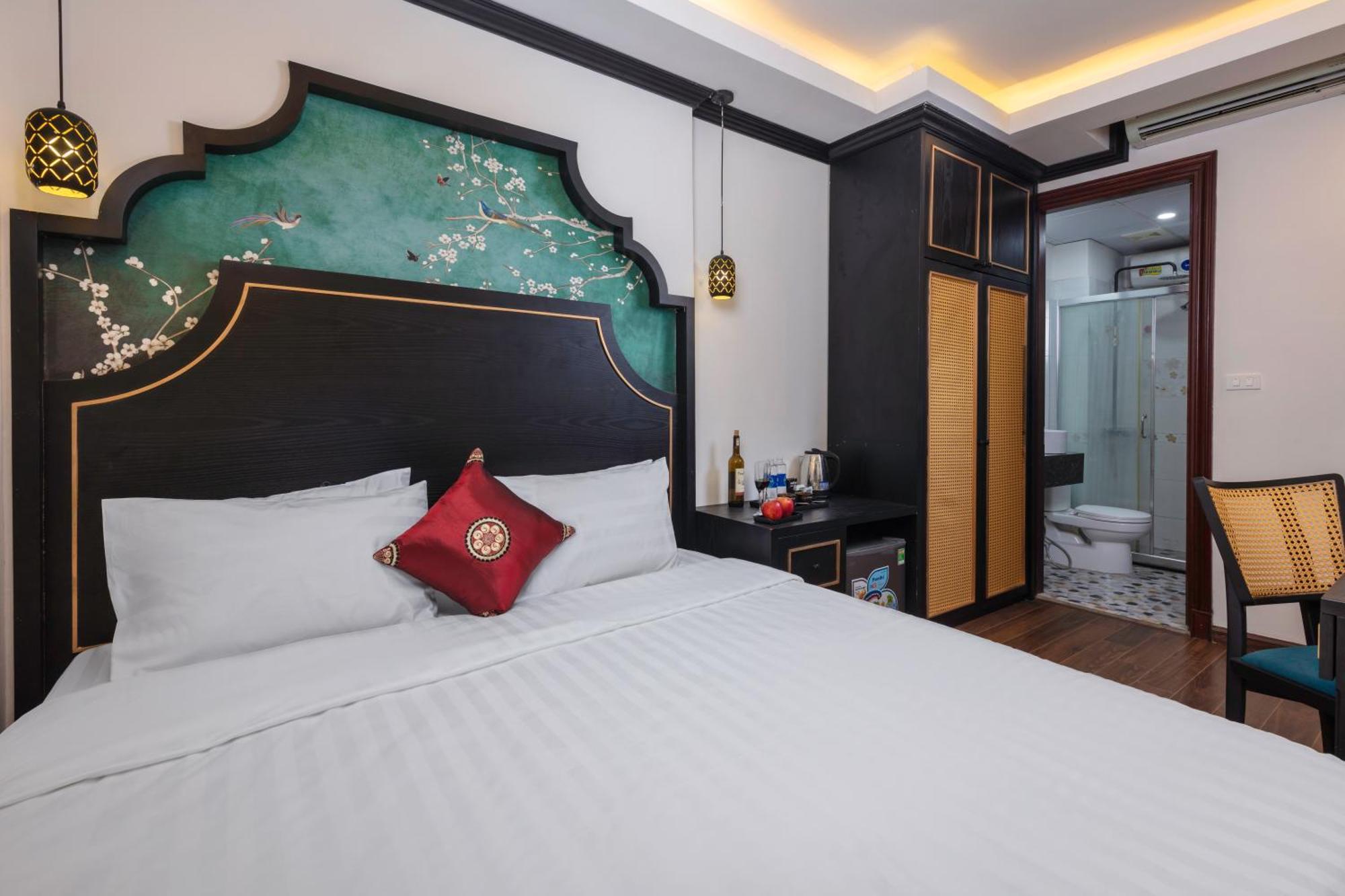 Queen Light 3* Hanoi